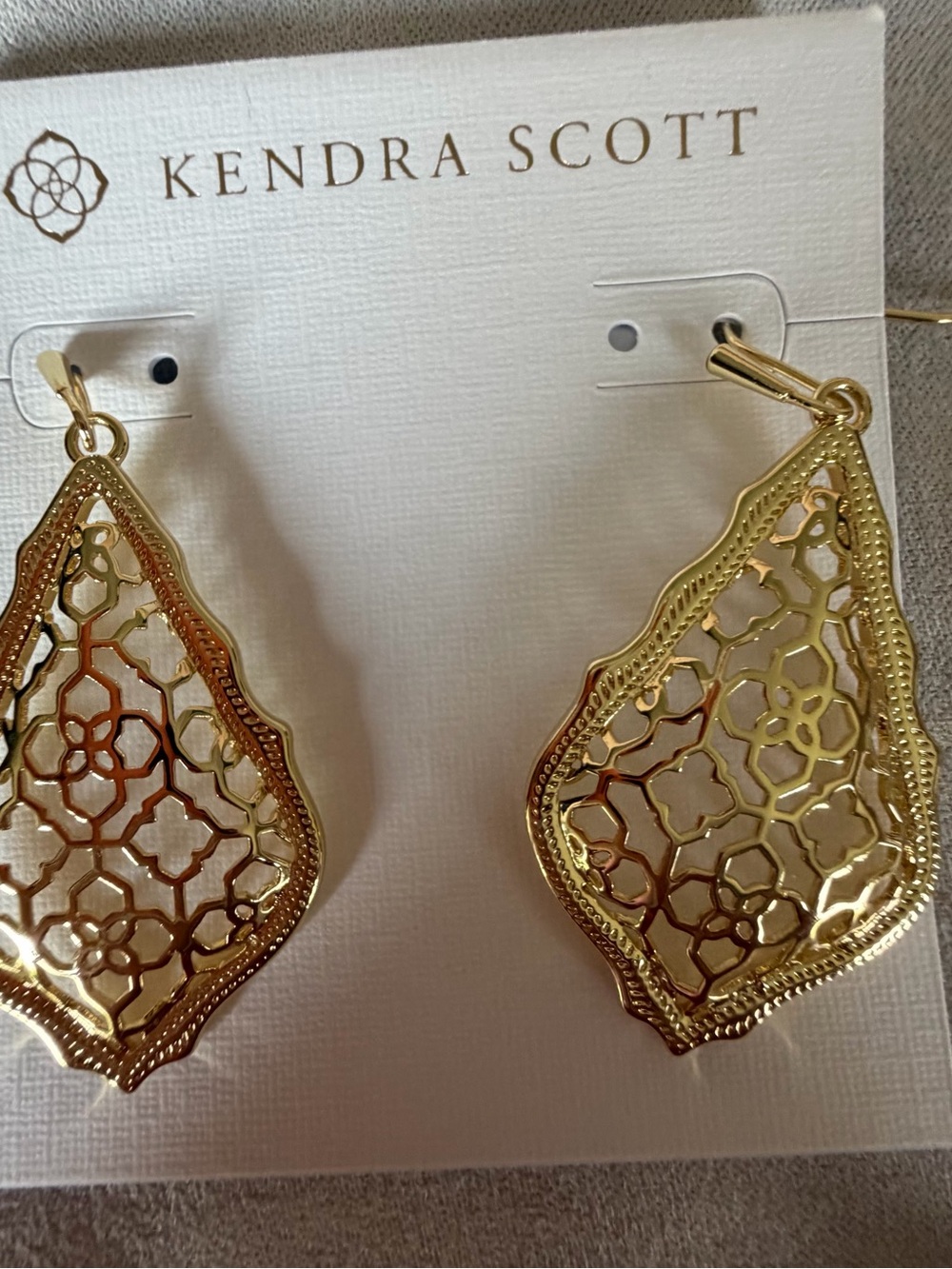NWT Kendra Scott Addie Gold Drop Earrings in Gold Filigree - Picture 2 of 6